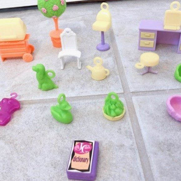 Vintage LIKE NEW Doll Accessories Furnitures - Picture 7 of 9